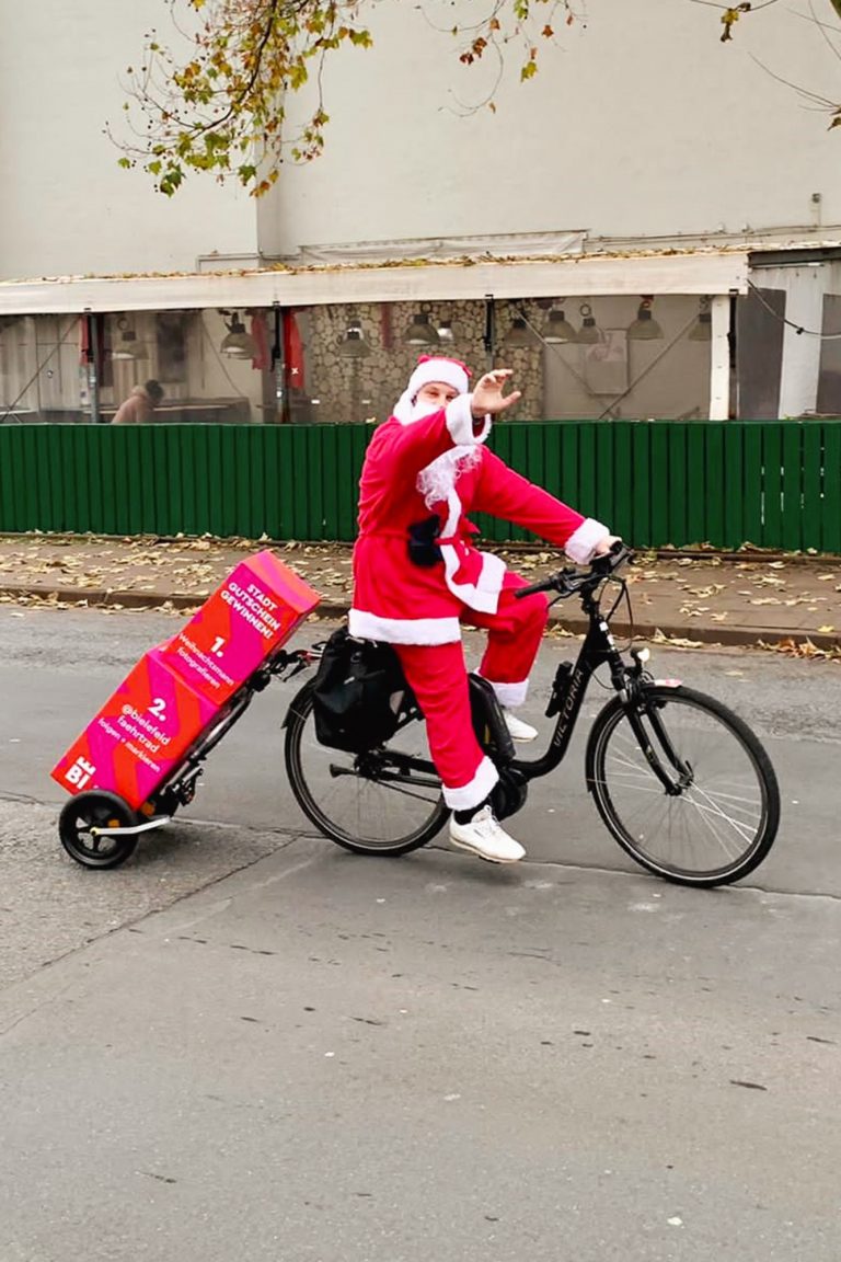 BI fährt Rad-Weihnachtsmann Rad 2